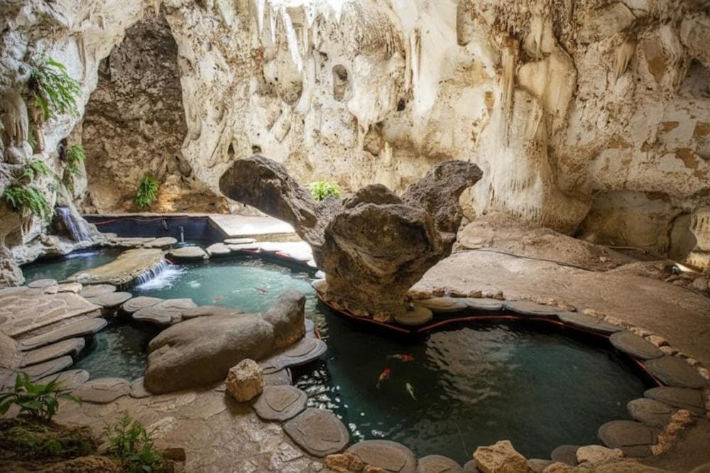 Bước vào thế giới kỳ ảo dưới lòng núi